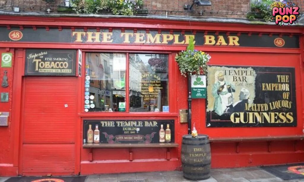 🚪 Door Puns for Tourists and Travelers